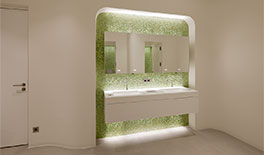 Messe - Bavaria Lounge - Sanitär Herren mit grünen Mosaikfliesen