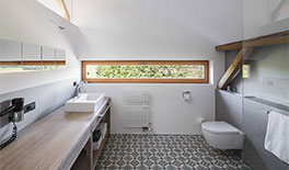 Wohnung 1 - Badezimmer, in dem traditionelle Zementfliesen verlegt wurden - Tina Assmann - Innenarchitektur - München